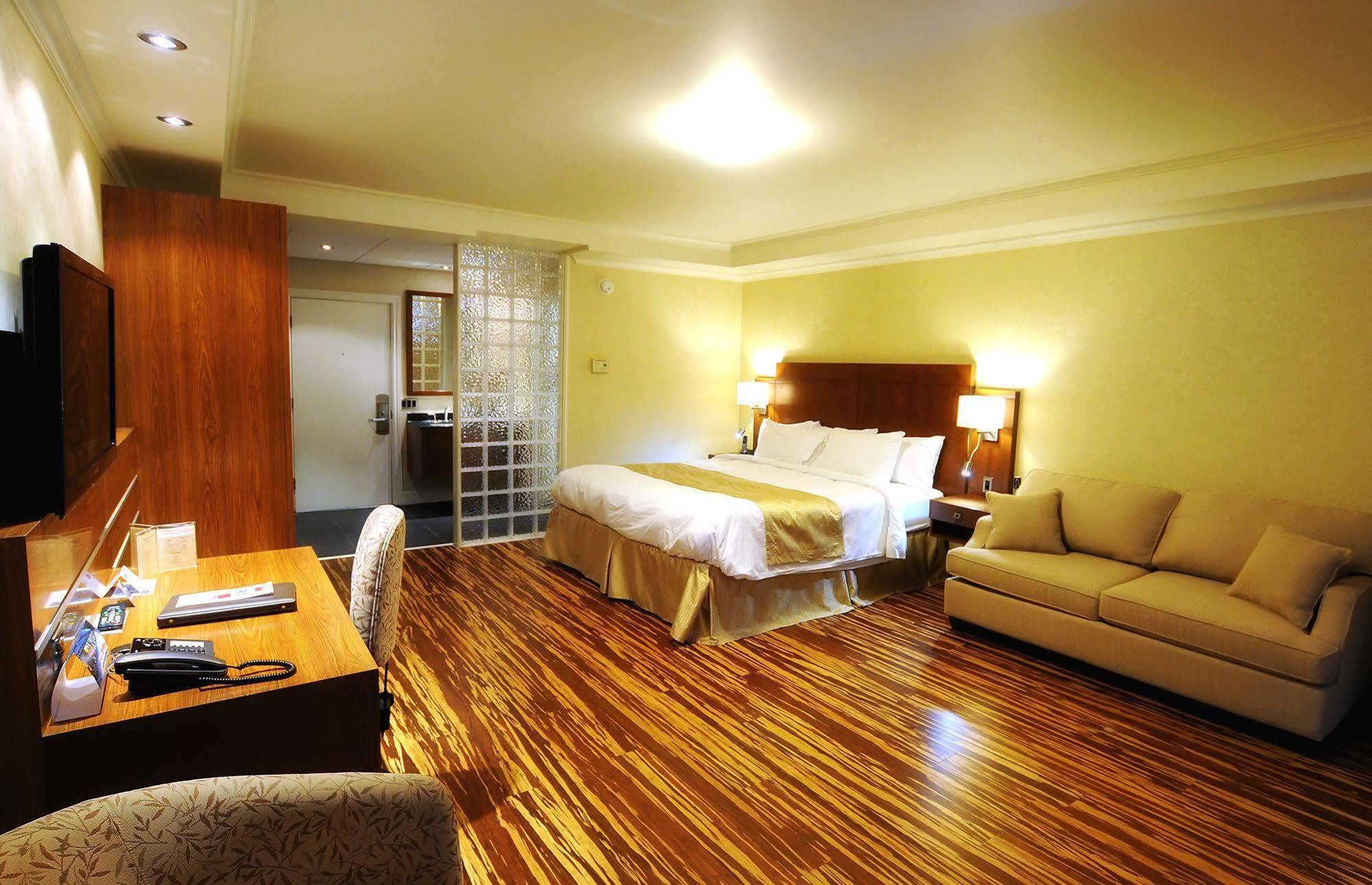 Hotel & Suites Le Dauphin Drummondville Room photo