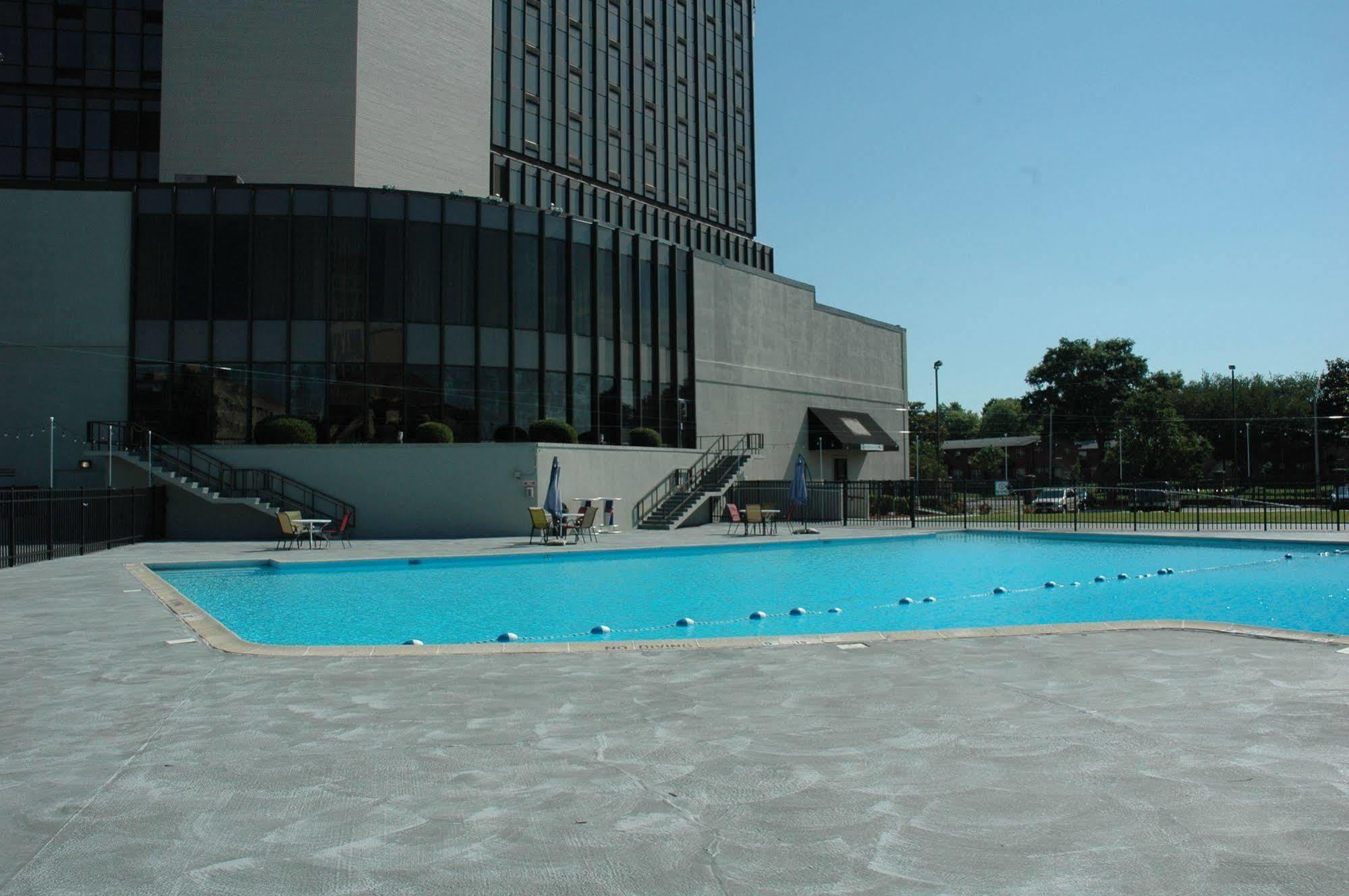 Wyndham Garden Norfolk Downtown Hotel Exterior photo