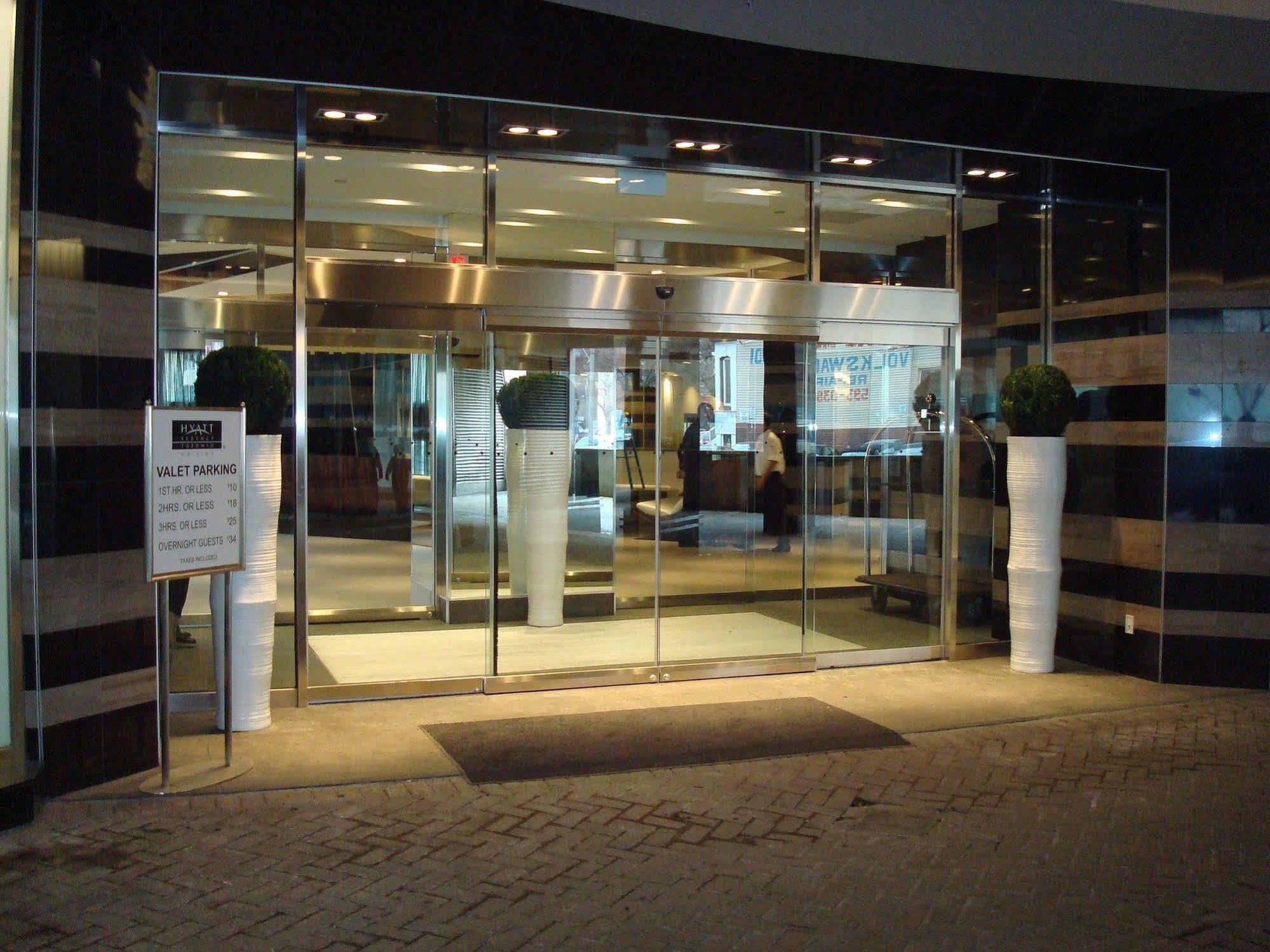 Hyatt Regency Toronto Hotel Exterior photo