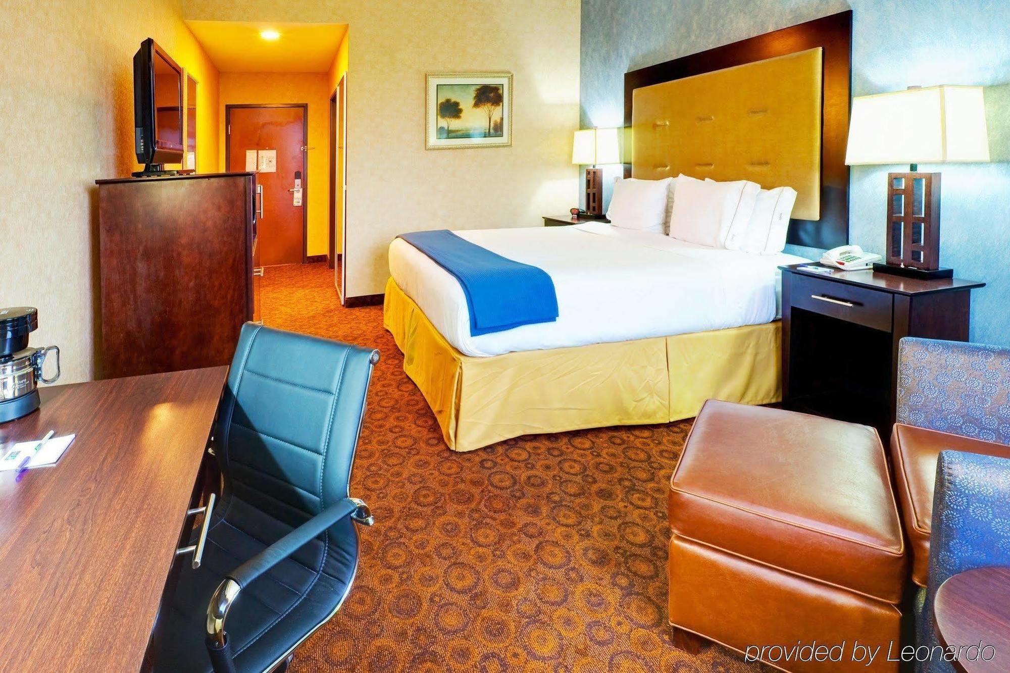 Holiday Inn Express Hotel & Suites Byram, An Ihg Hotel Exterior photo