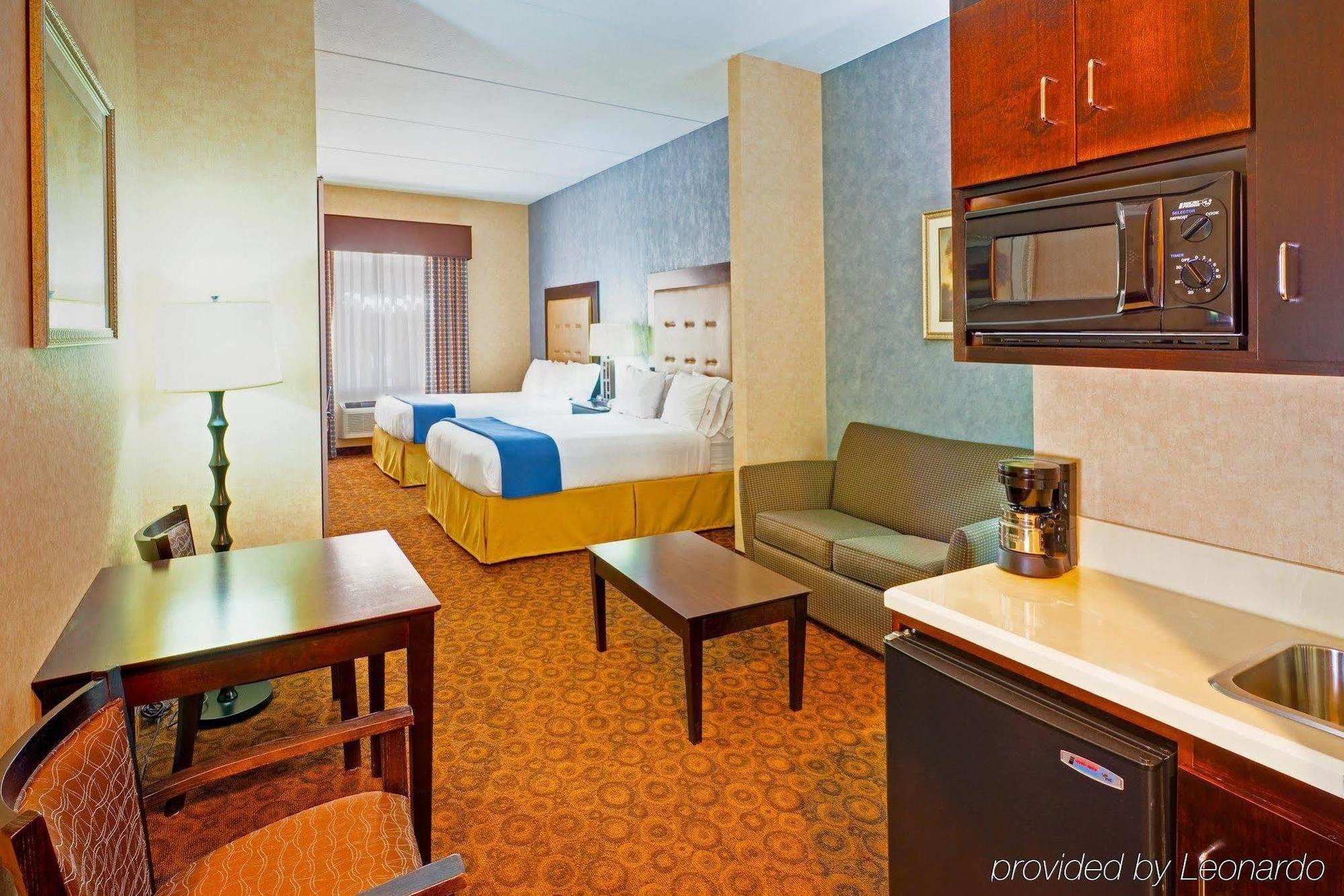 Holiday Inn Express Hotel & Suites Byram, An Ihg Hotel Room photo