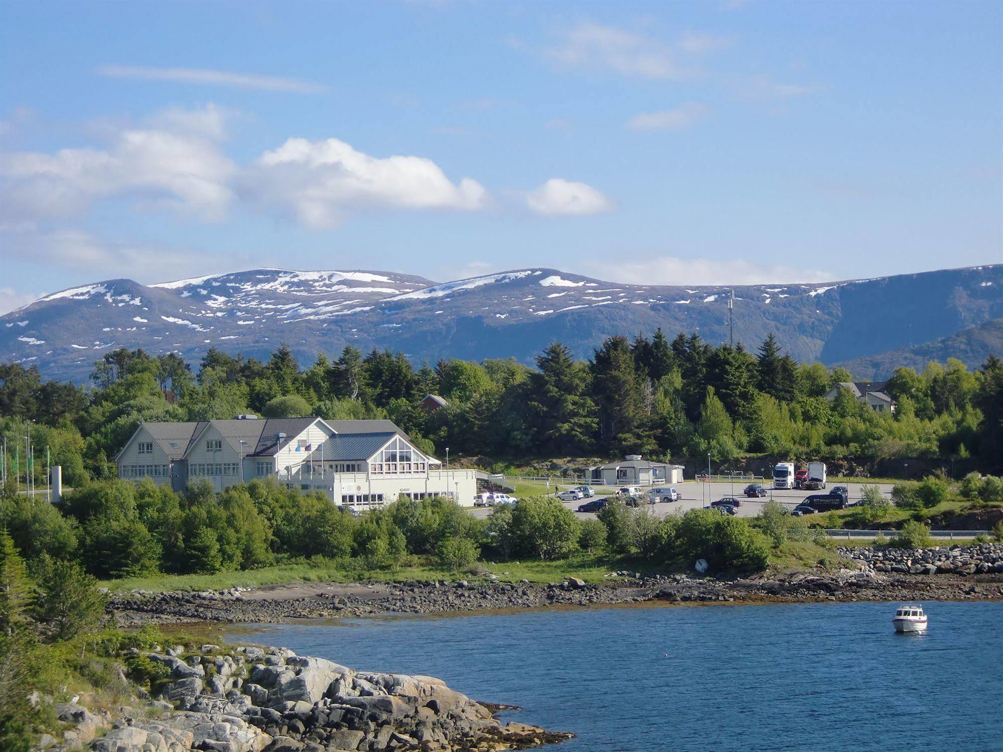 Aalesund Airport Hotel Ytterland Exterior photo