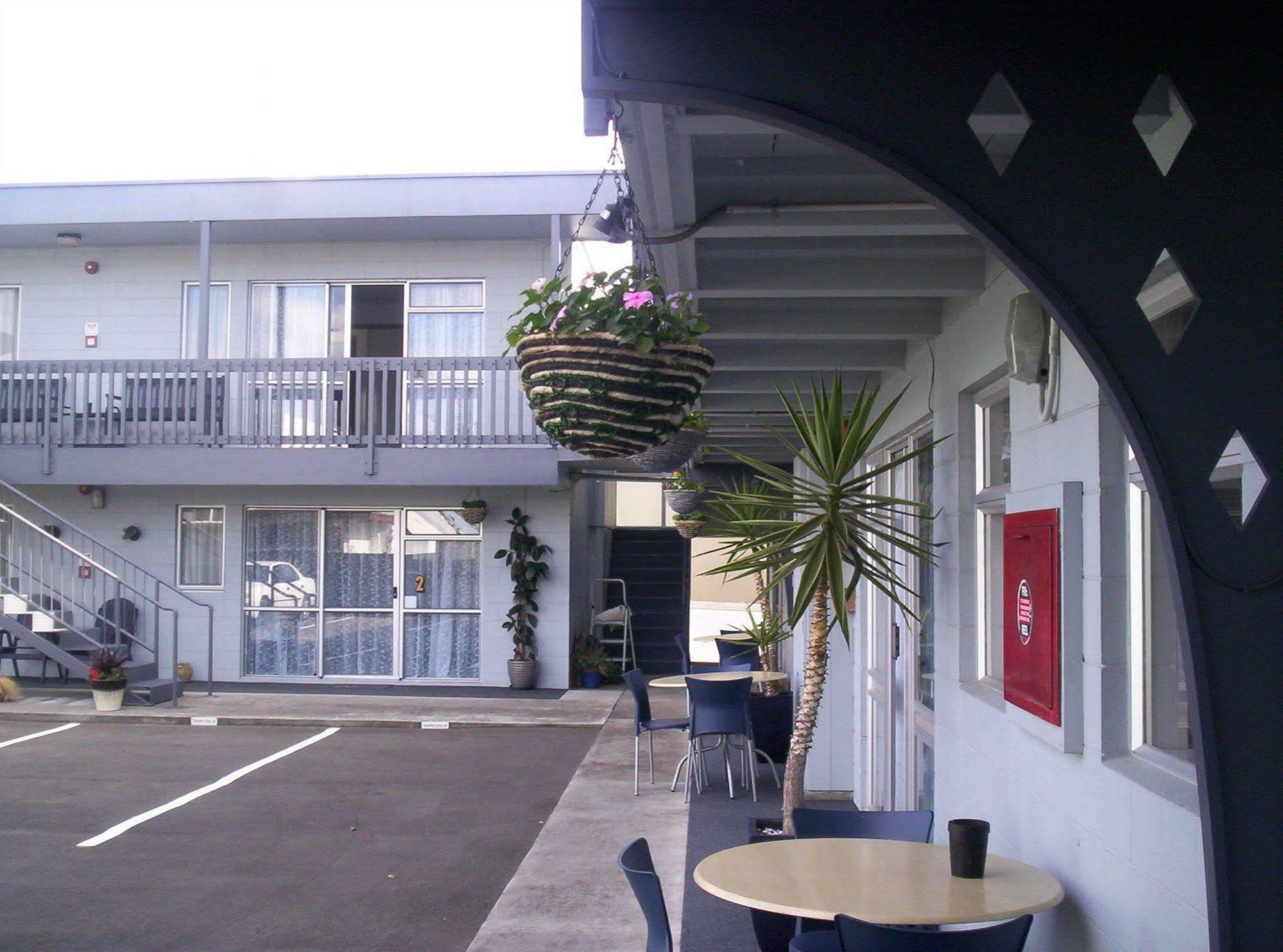 Broadway Motor Inn Palmerston North Exterior photo