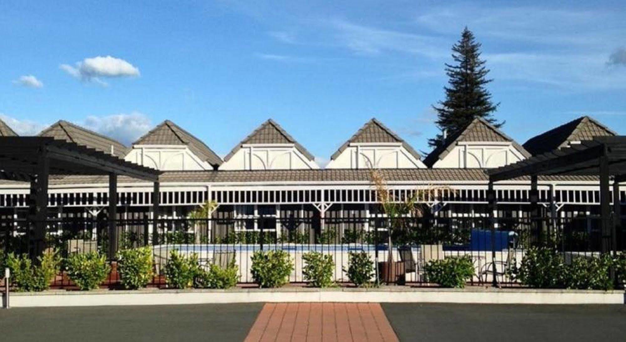 Lake Rotorua Hotel Exterior photo