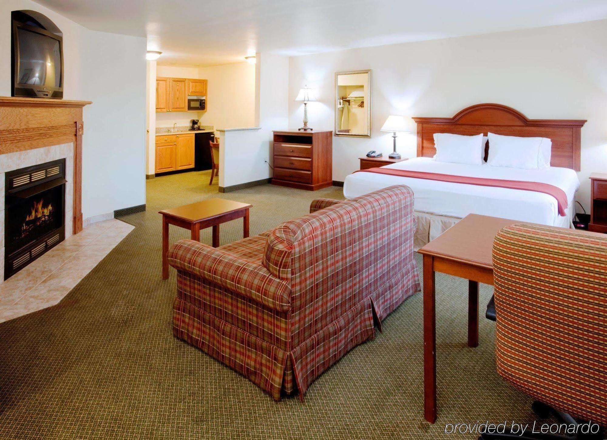 Holiday Inn Express & Suites Rocky Mount Smith Mountain Lake, An Ihg Hotel Room photo