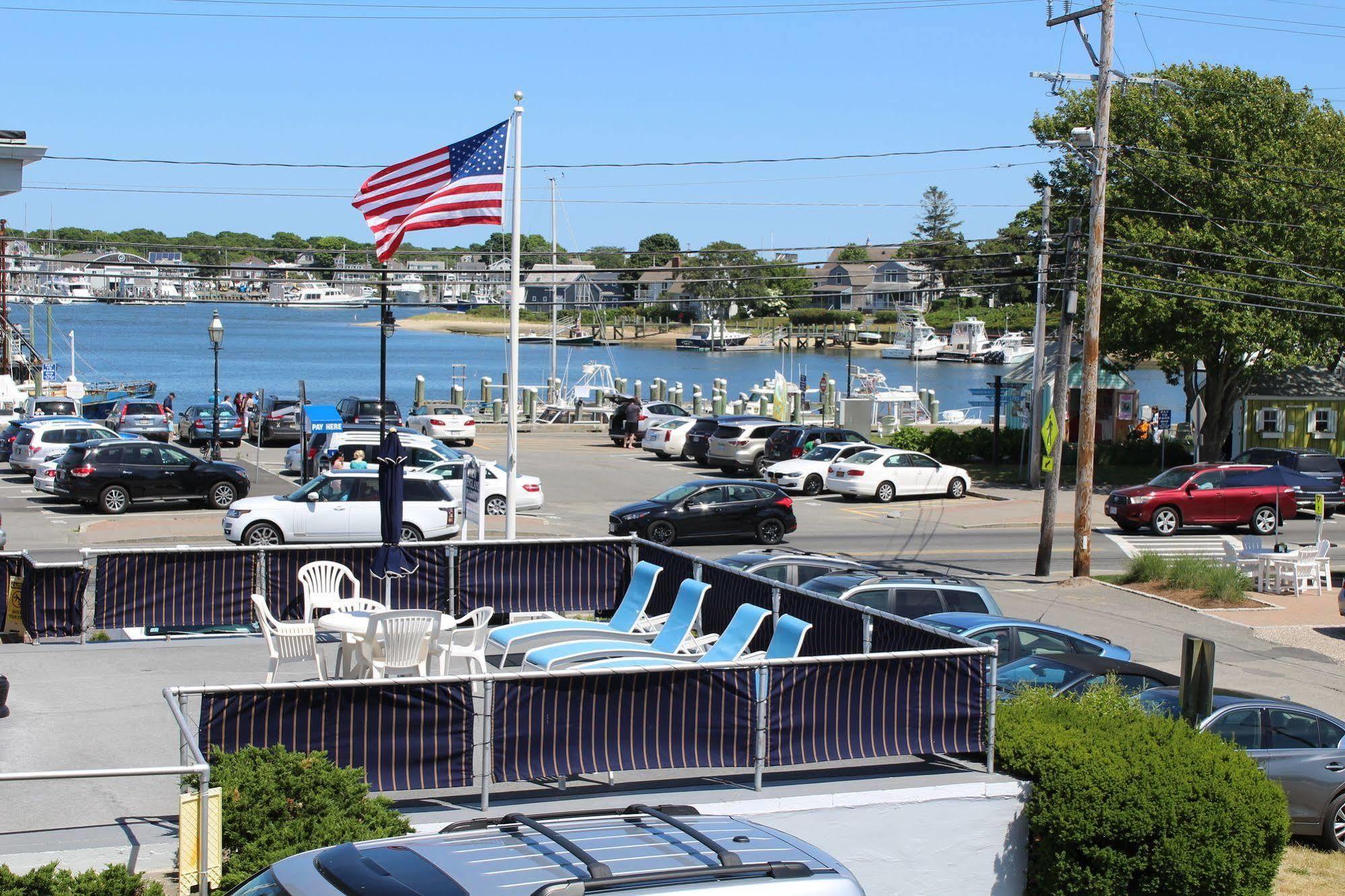 Hyannis Holiday Motel Exterior photo