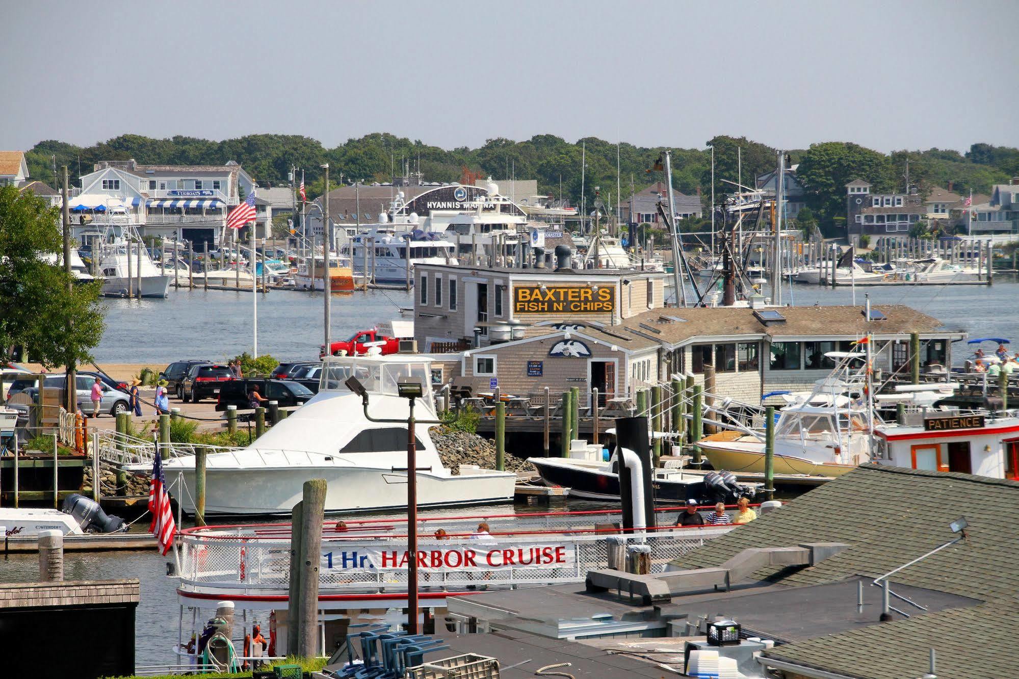 Hyannis Holiday Motel Exterior photo