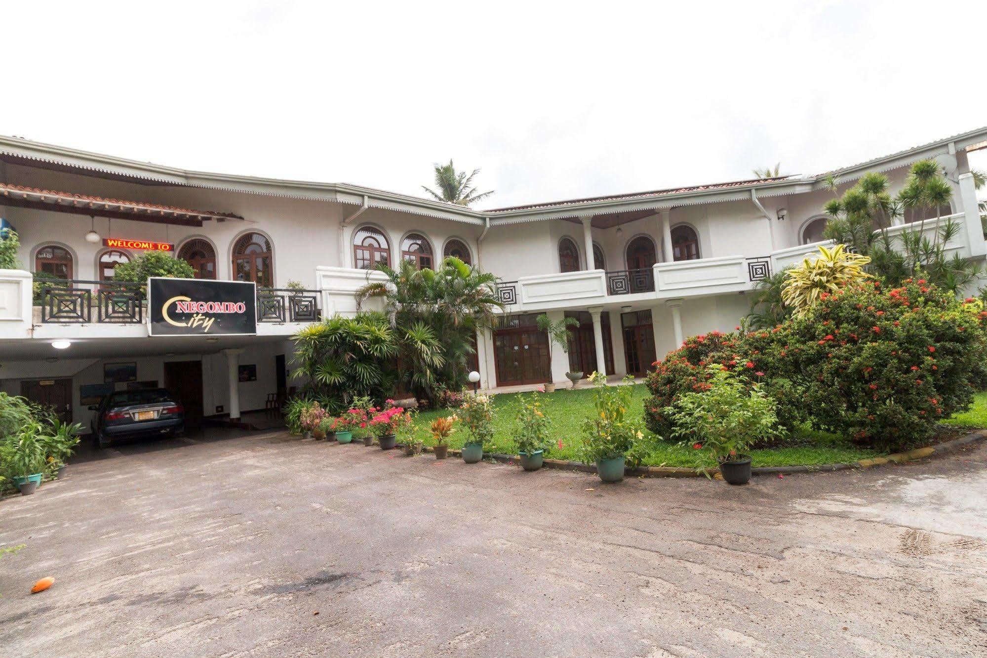 Zen Rooms Modern City Inn Negombo Exterior photo