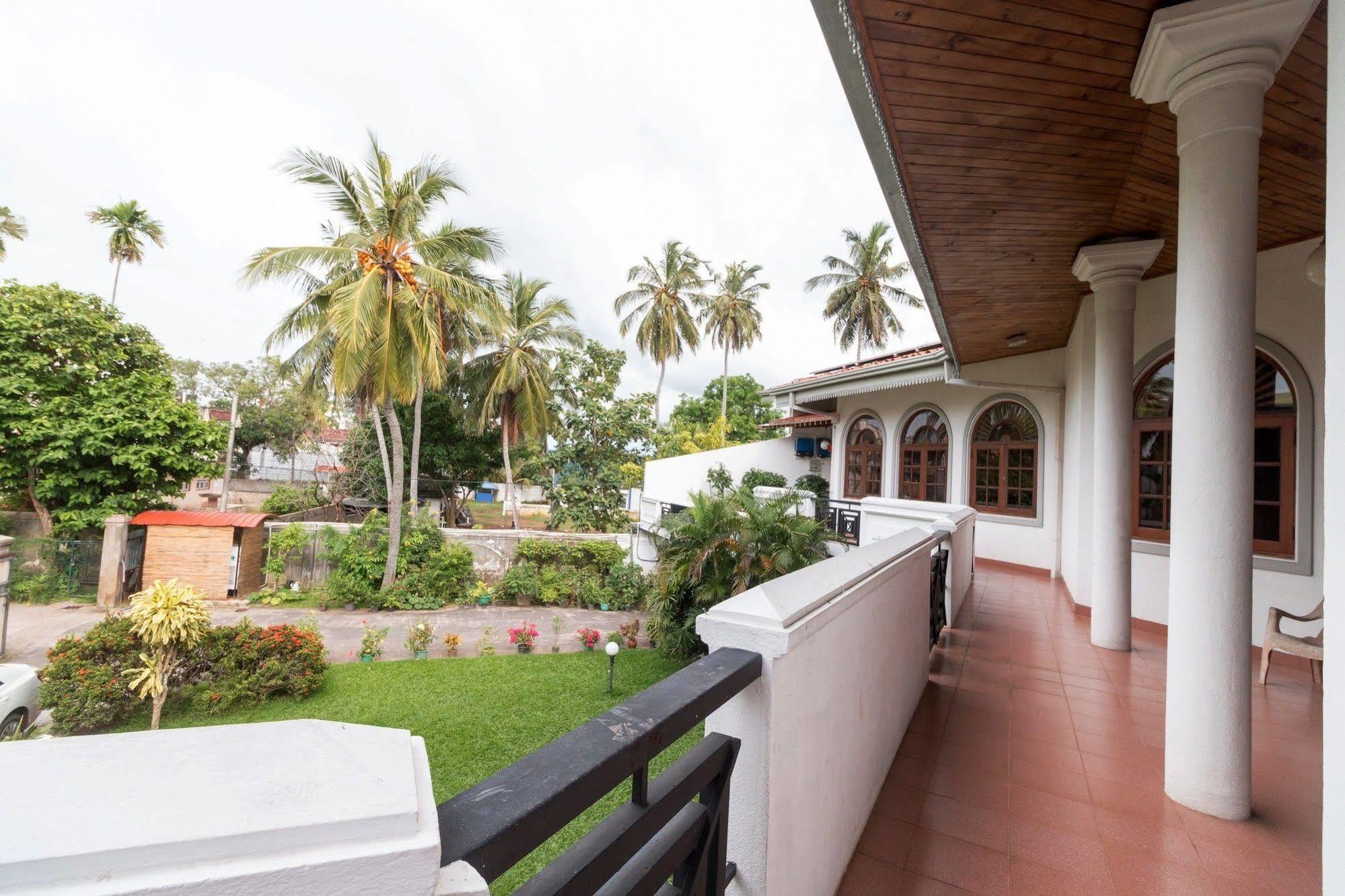 Zen Rooms Modern City Inn Negombo Exterior photo