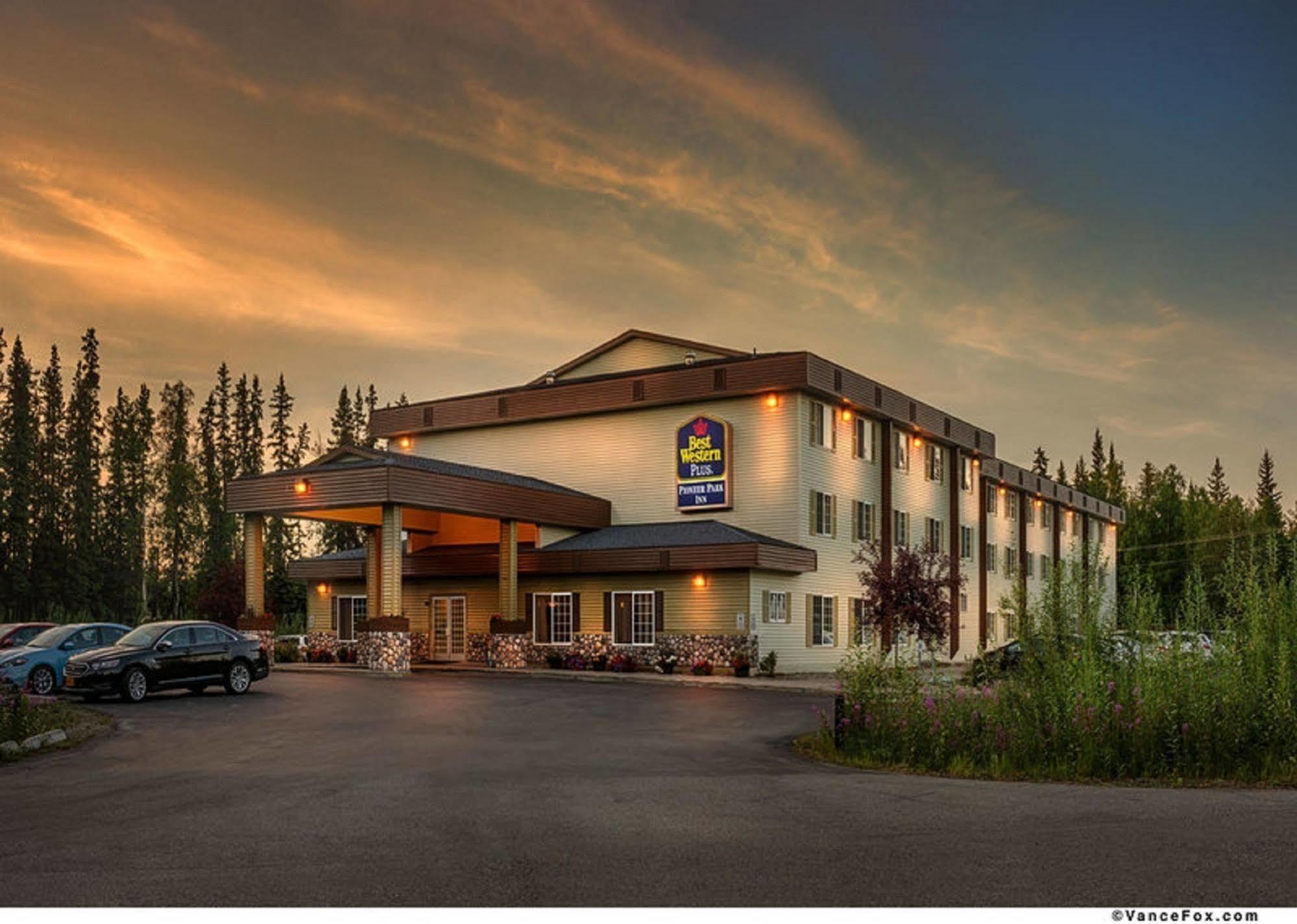 Best Western Plus Pioneer Park Inn Fairbanks Exterior photo