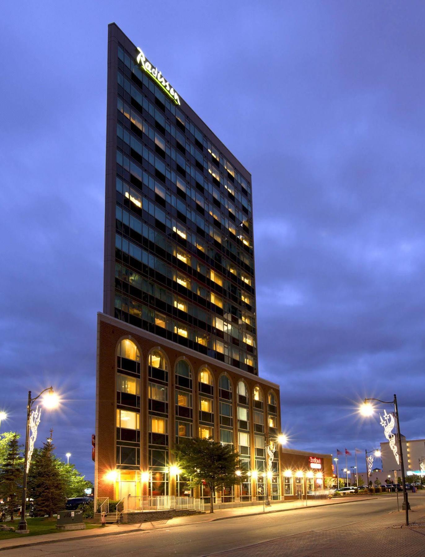 Radisson Hotel & Suites Fallsview Niagara Falls Exterior photo