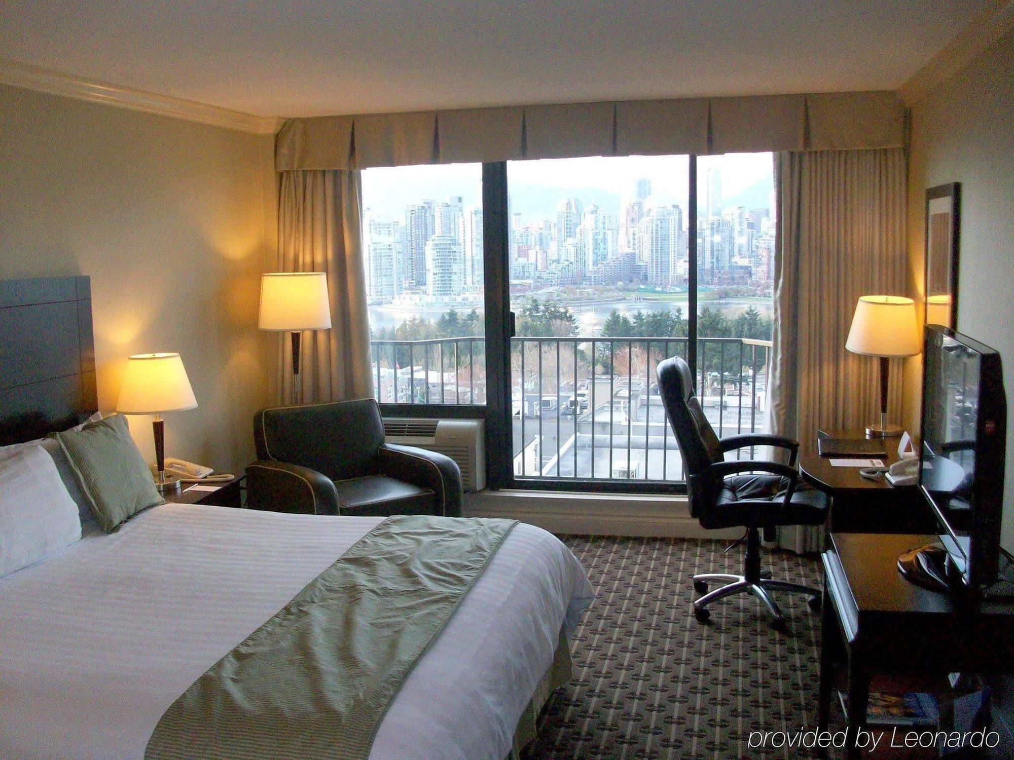 Park Inn & Suites By Radisson Vancouver Room photo