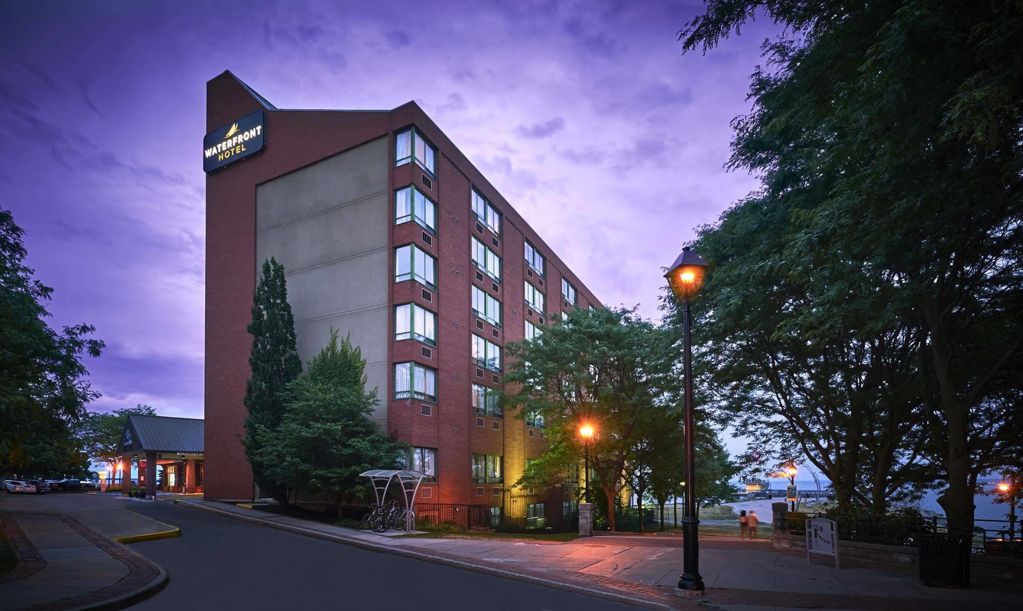 Waterfront Hotel Downtown Burlington Exterior photo