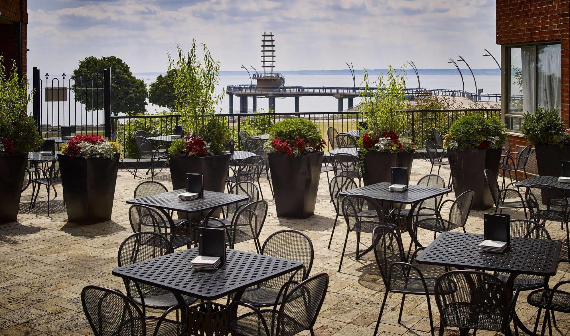 Waterfront Hotel Downtown Burlington Exterior photo