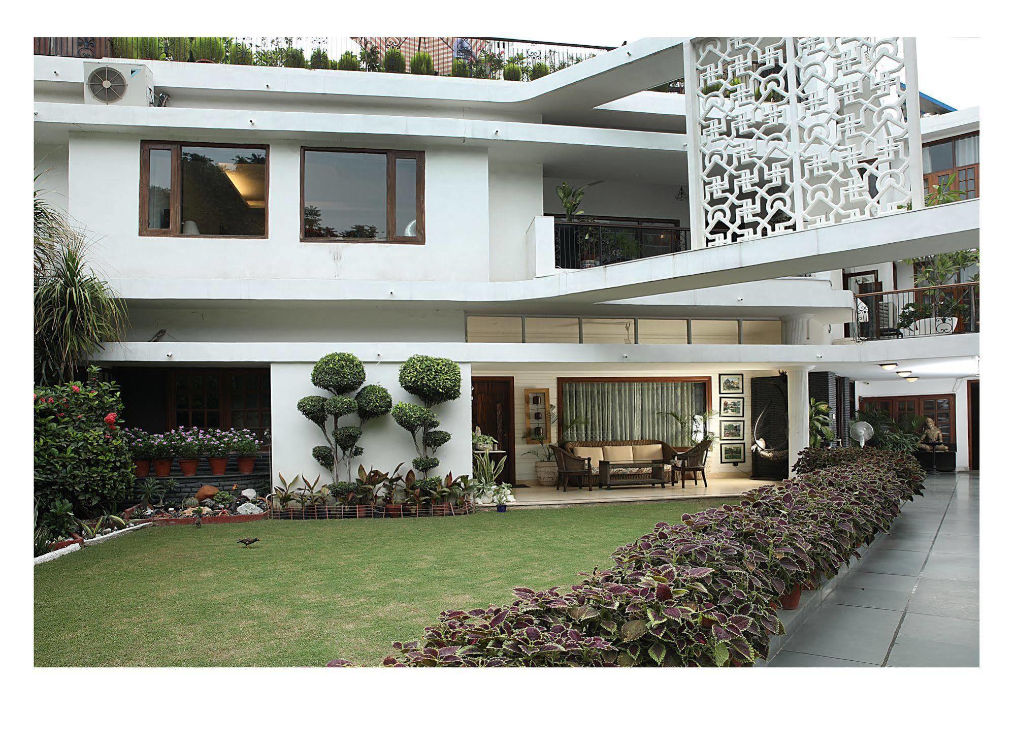 Ahuja Residency Golf Links Hotel New Delhi Exterior photo