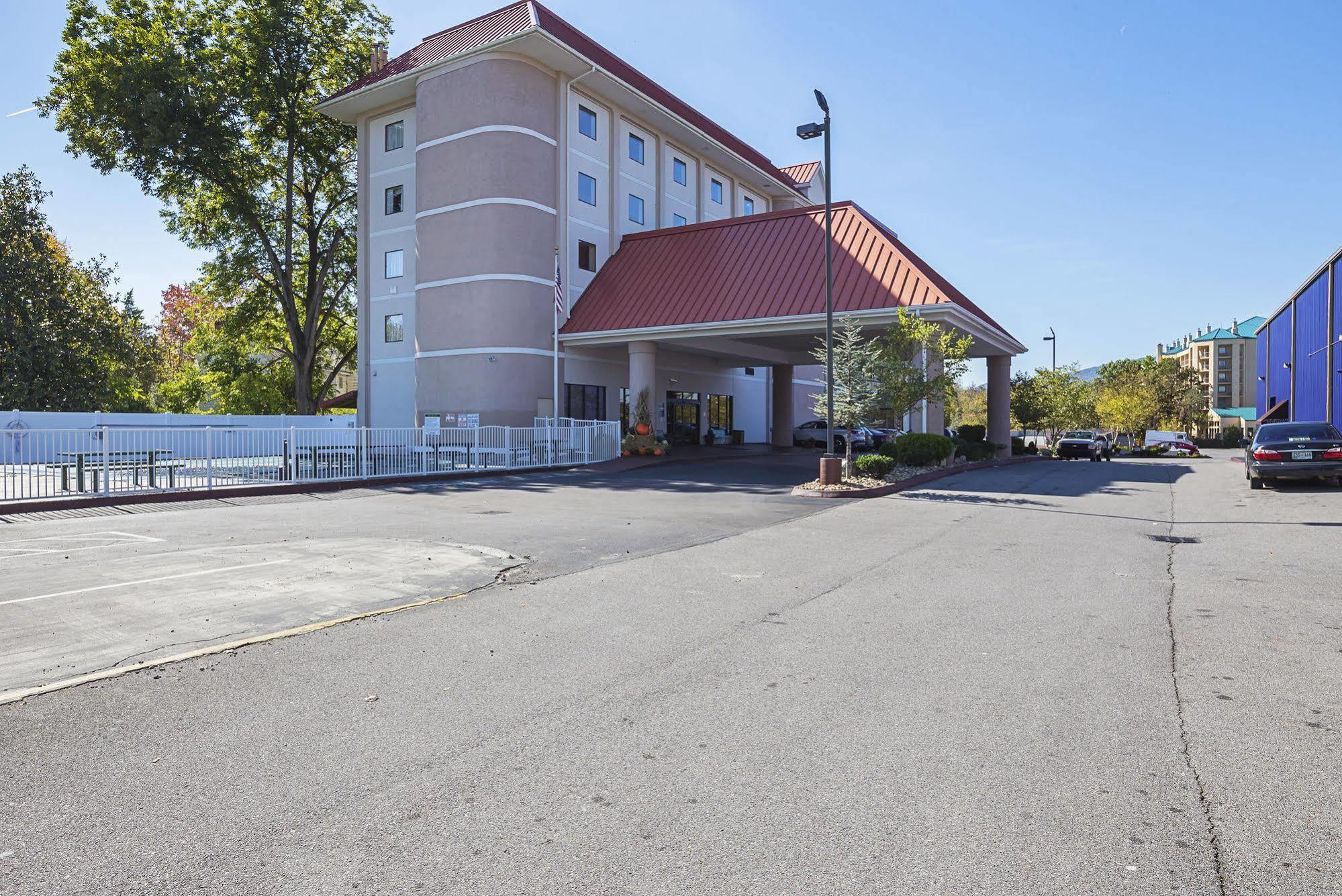 River Bend Inn - Pigeon Forge Exterior photo