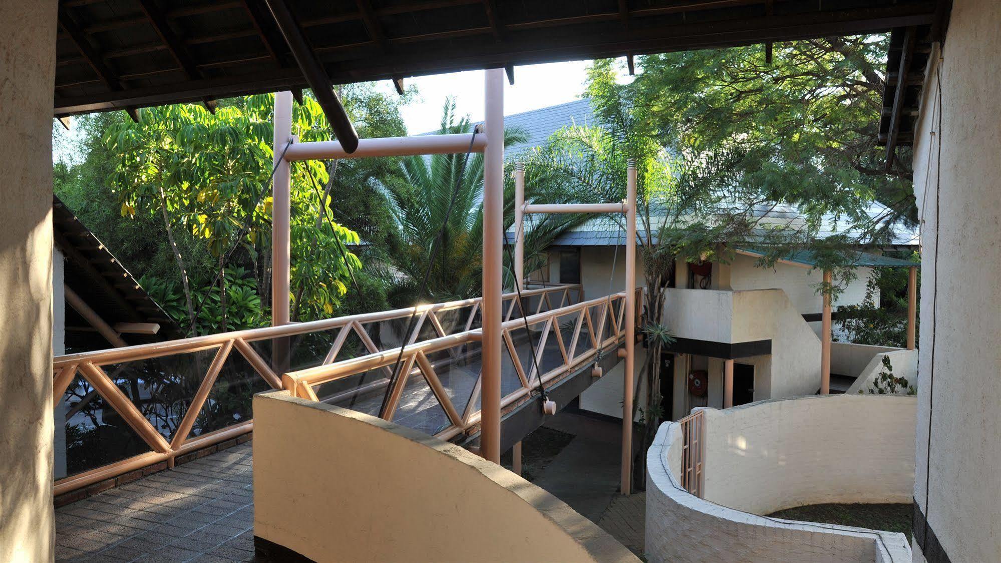 Cresta Thapama Hotel Francistown Exterior photo