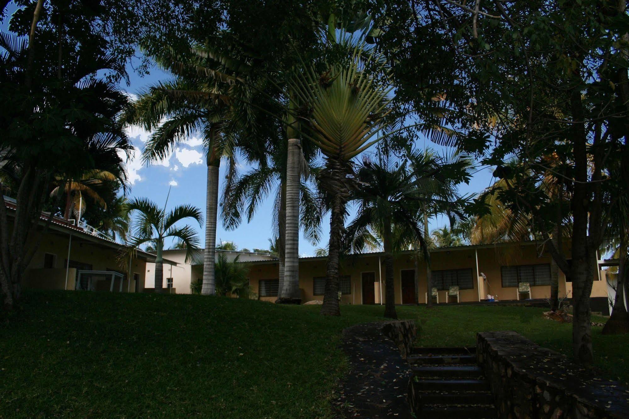 Lake Safari Lodge Siavonga Exterior photo