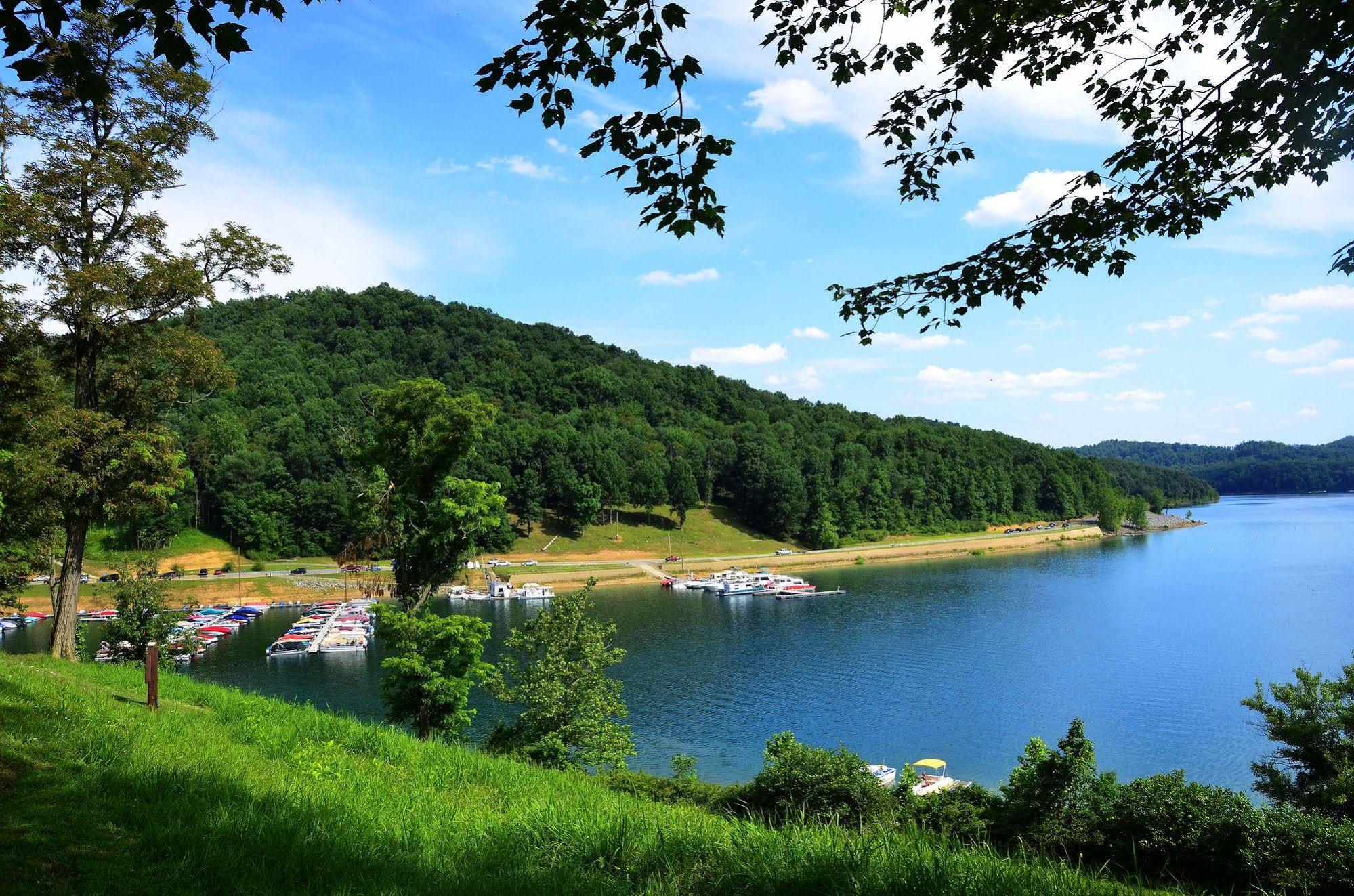 Tygart Lake State Park Hotel Union Exterior photo