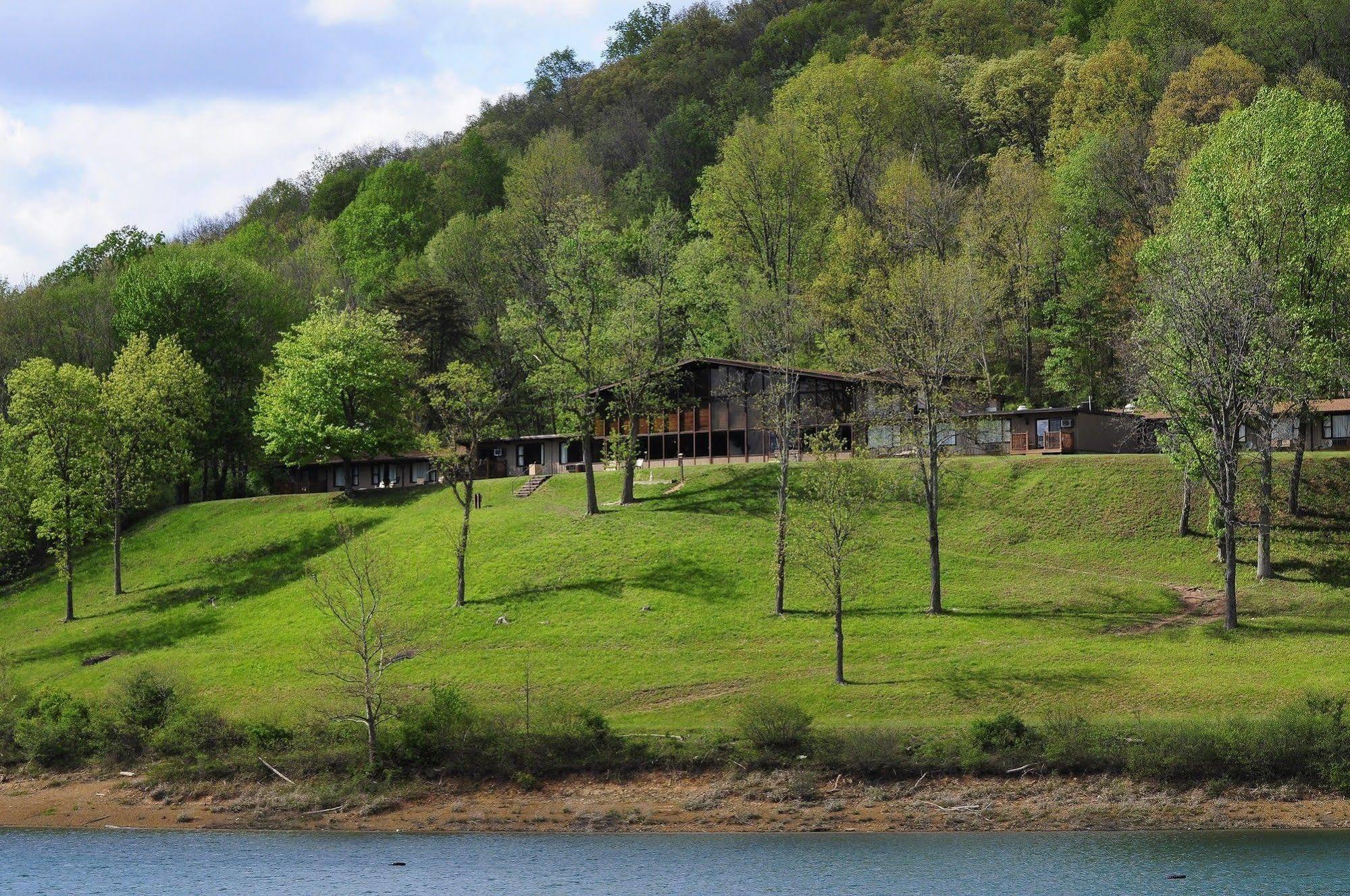 Tygart Lake State Park Hotel Union Exterior photo