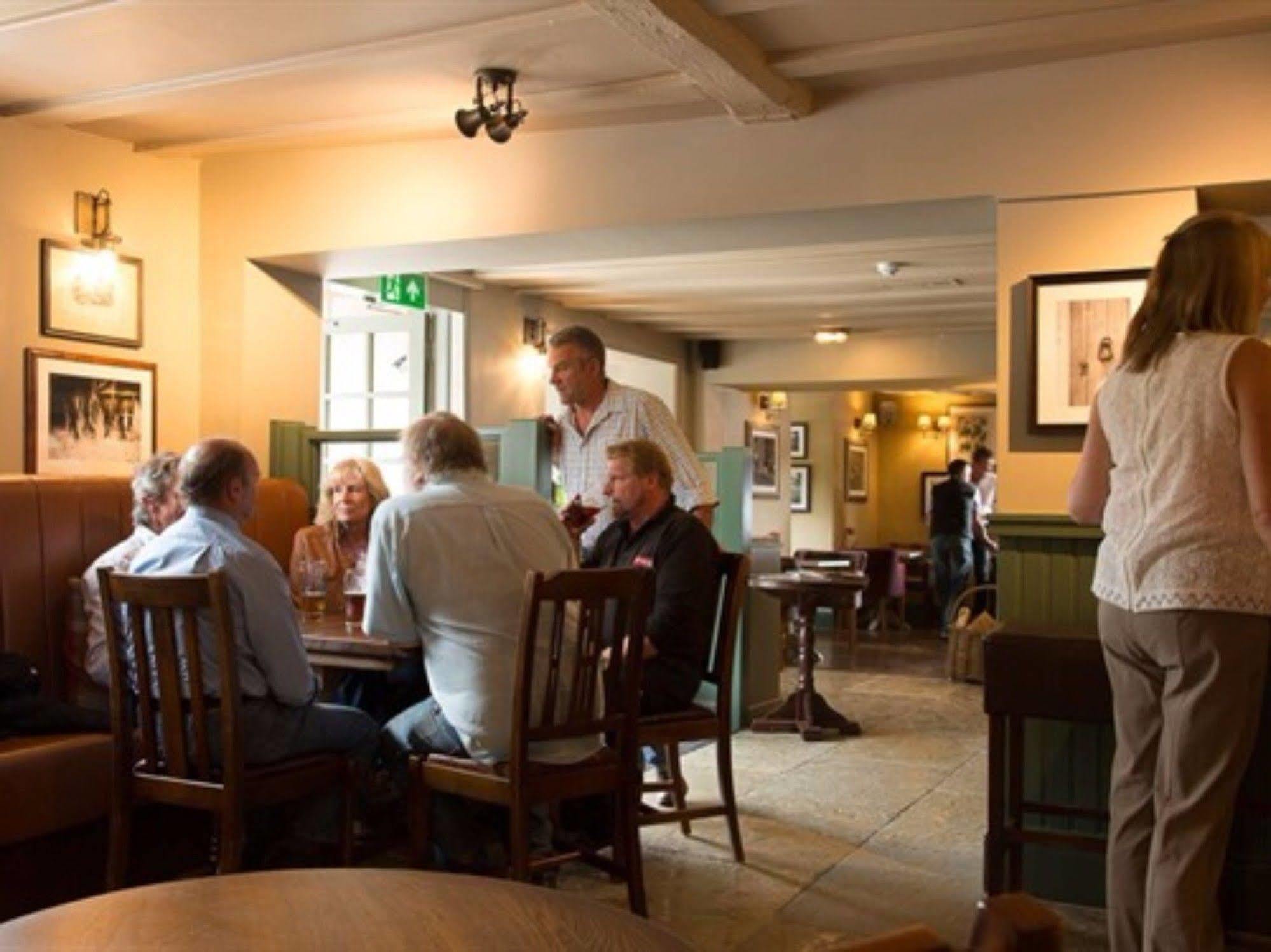 The Carnarvon Arms Hotel Newbury  Exterior photo