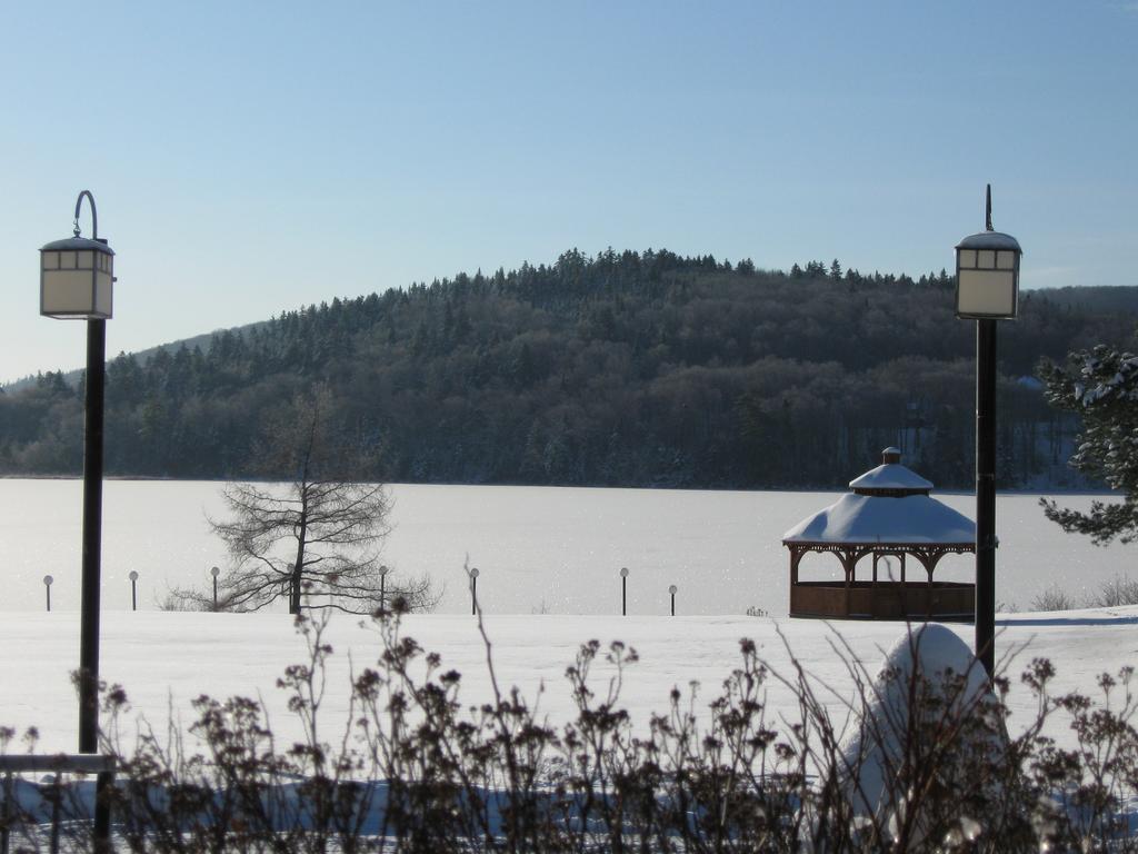 Le Manoir Du Lac Delage Stoneham Exterior photo