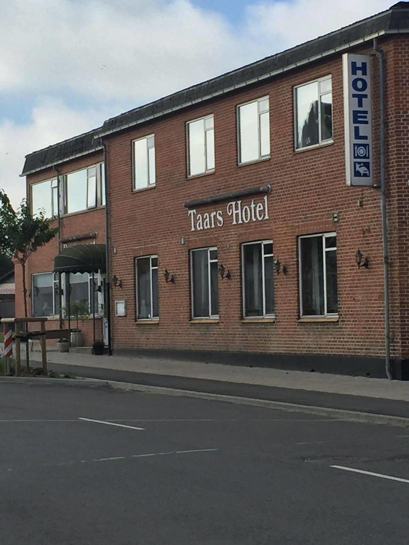 Taars Hotel Tars Exterior photo