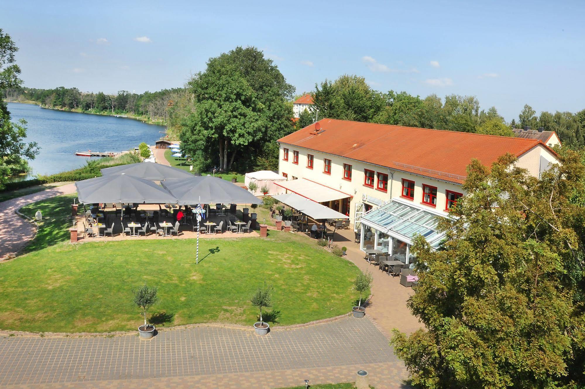 Bernstein Acamed Resort Nienburg  Exterior photo