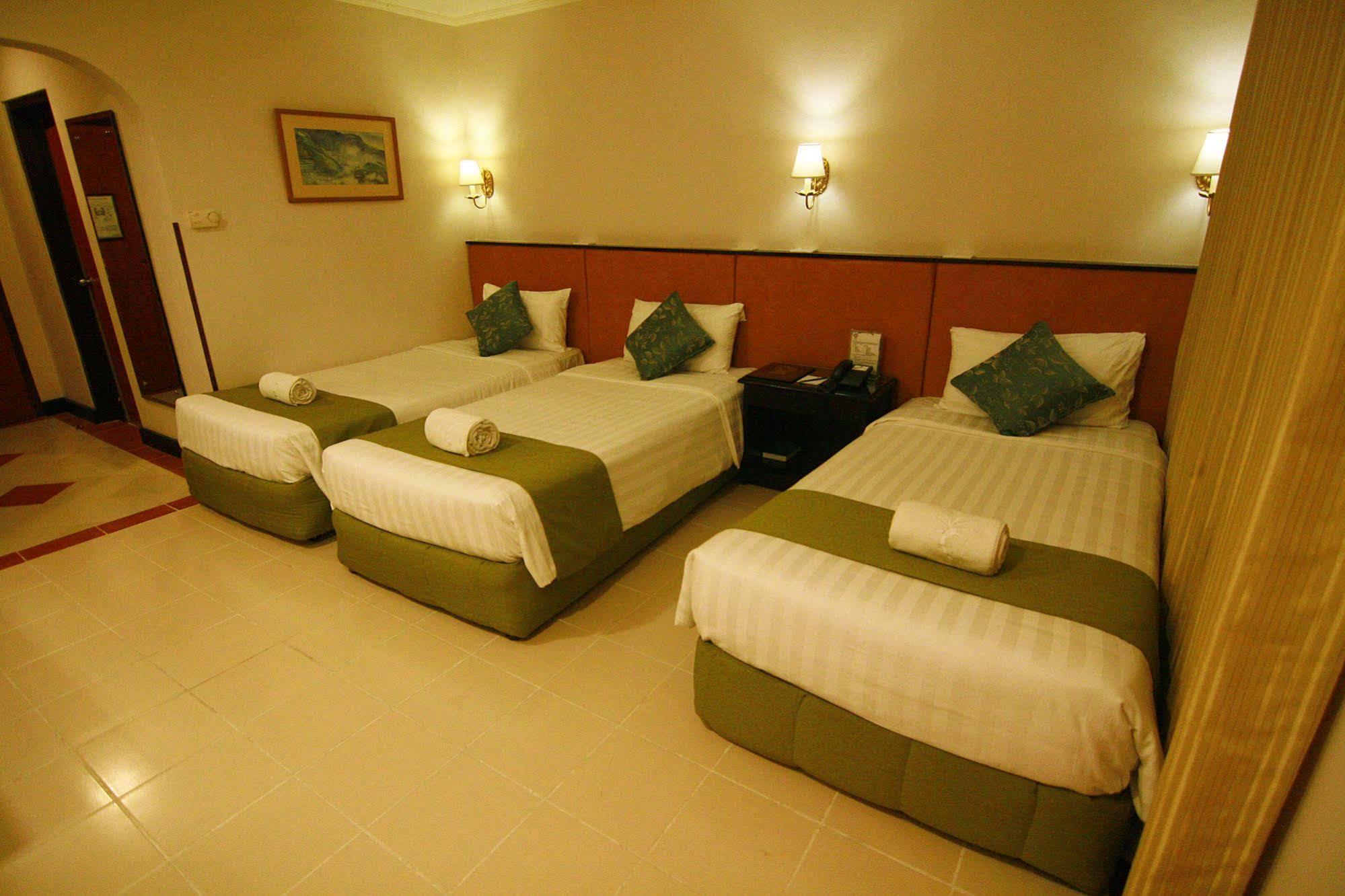 Island Cove Hotel & Leisure Park Cavite City Exterior photo