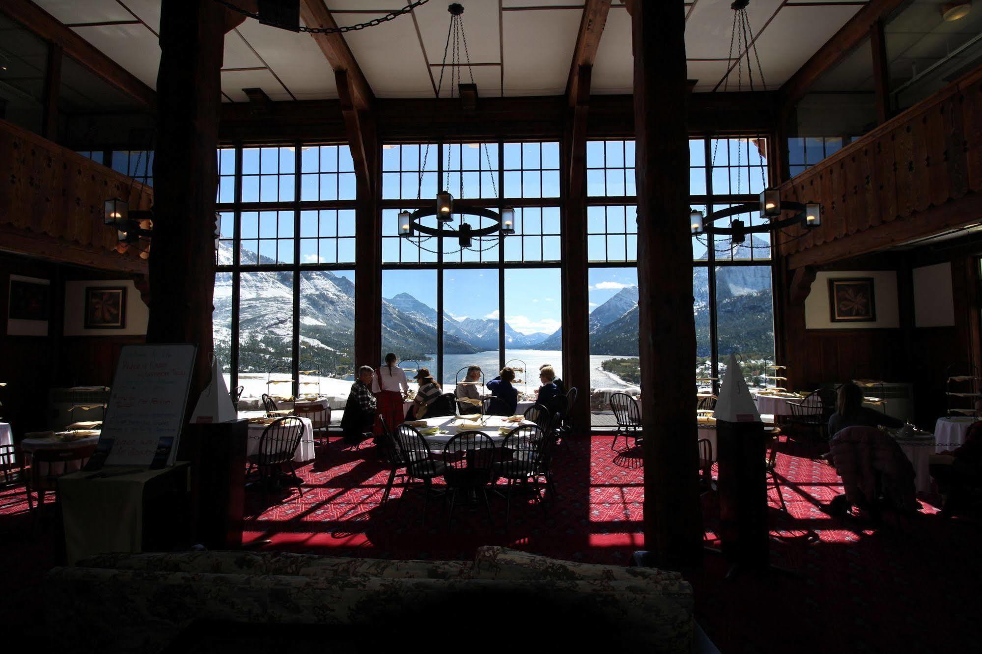 Prince Of Wales Hotel Waterton Park Exterior photo