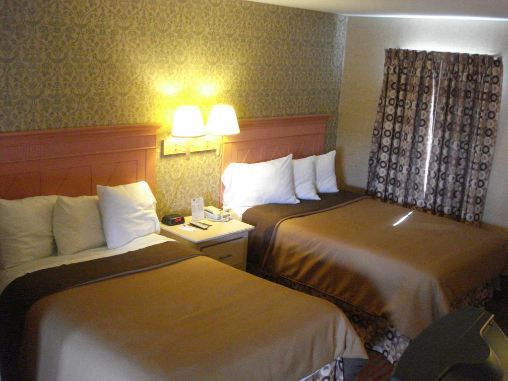 All Seasons Inn & Suites Bourne Exterior photo