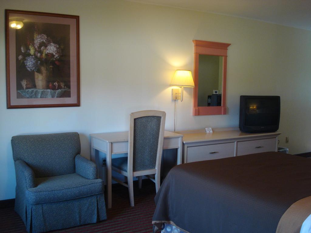All Seasons Inn & Suites Bourne Room photo