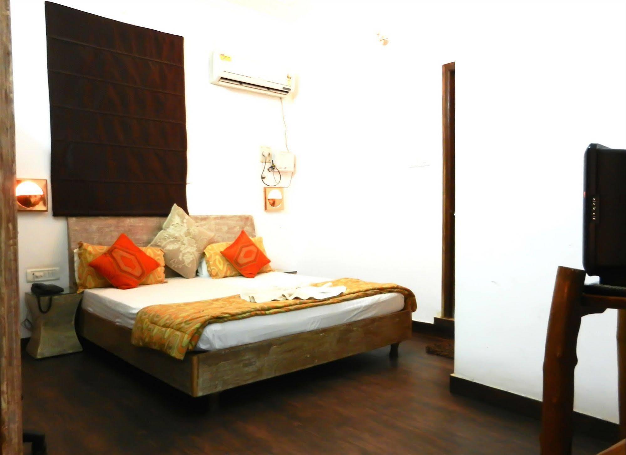 Itsy By Treebo - Banana Boutique Hotel Varanasi Exterior photo