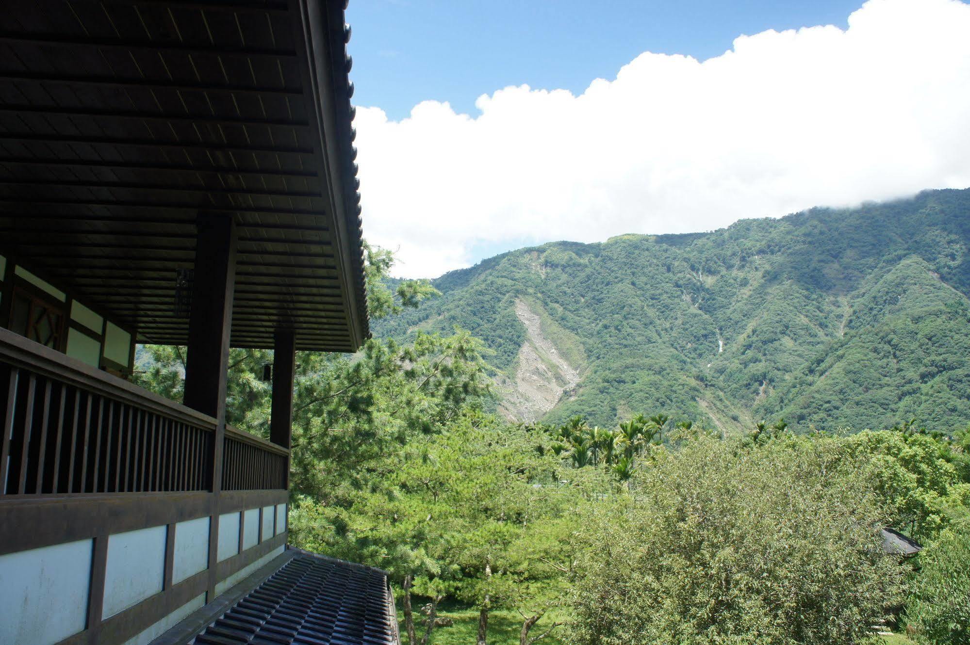 Old Five Guesthouse Lugu Exterior photo