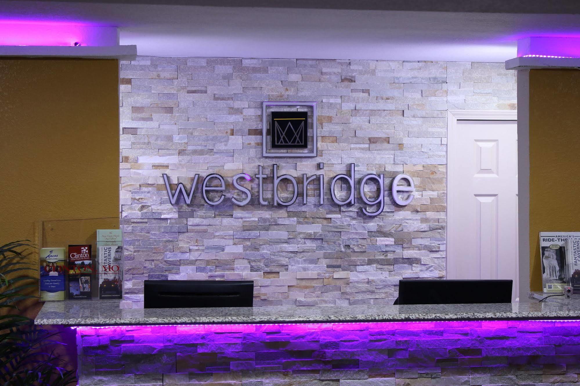 Westbridge Inn & Suites Clinton Exterior photo