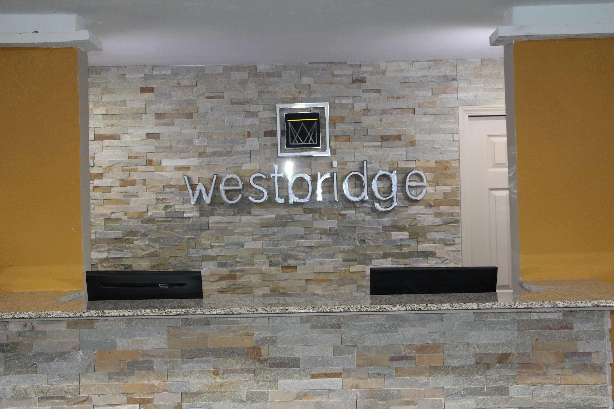 Westbridge Inn & Suites Clinton Exterior photo