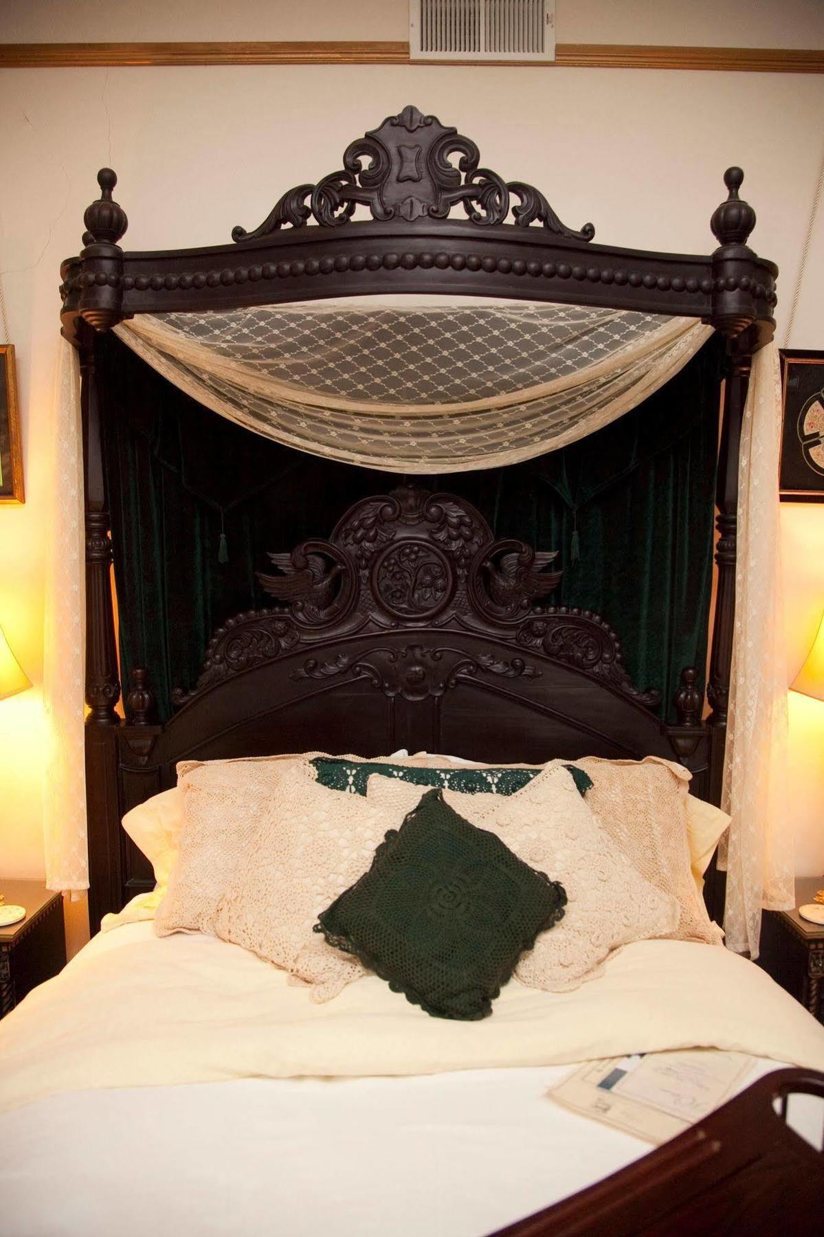 Beall Mansion An Elegant Bed & Breakfast Inn Alton Exterior photo