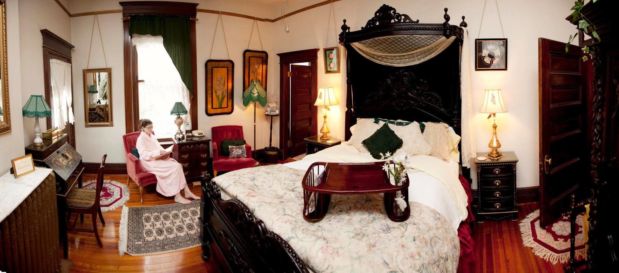 Beall Mansion An Elegant Bed & Breakfast Inn Alton Exterior photo