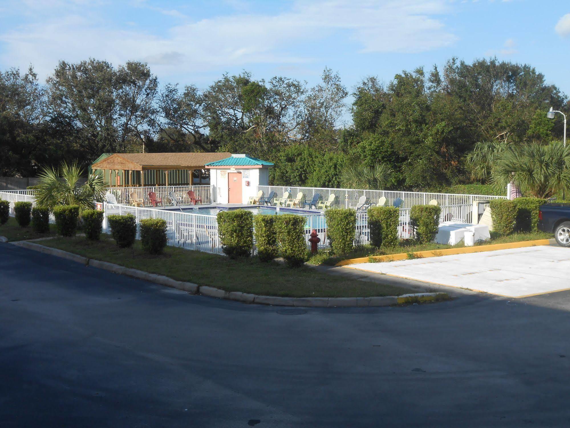 Executive Garden Titusville Hotel Exterior photo