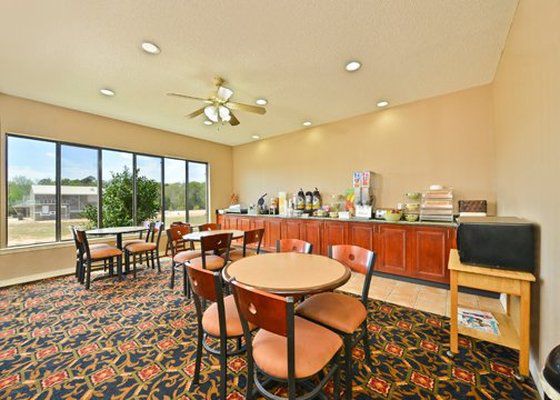North Park Inn And Suites Of T Thomasville Restaurant photo
