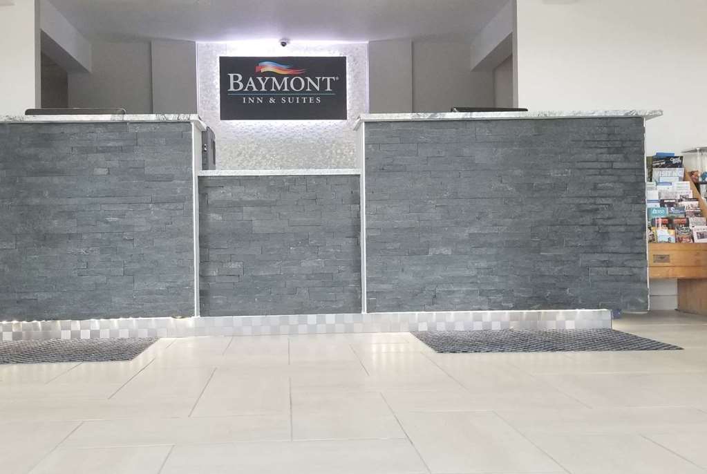 Baymont By Wyndham Des Moines North Hotel Interior photo