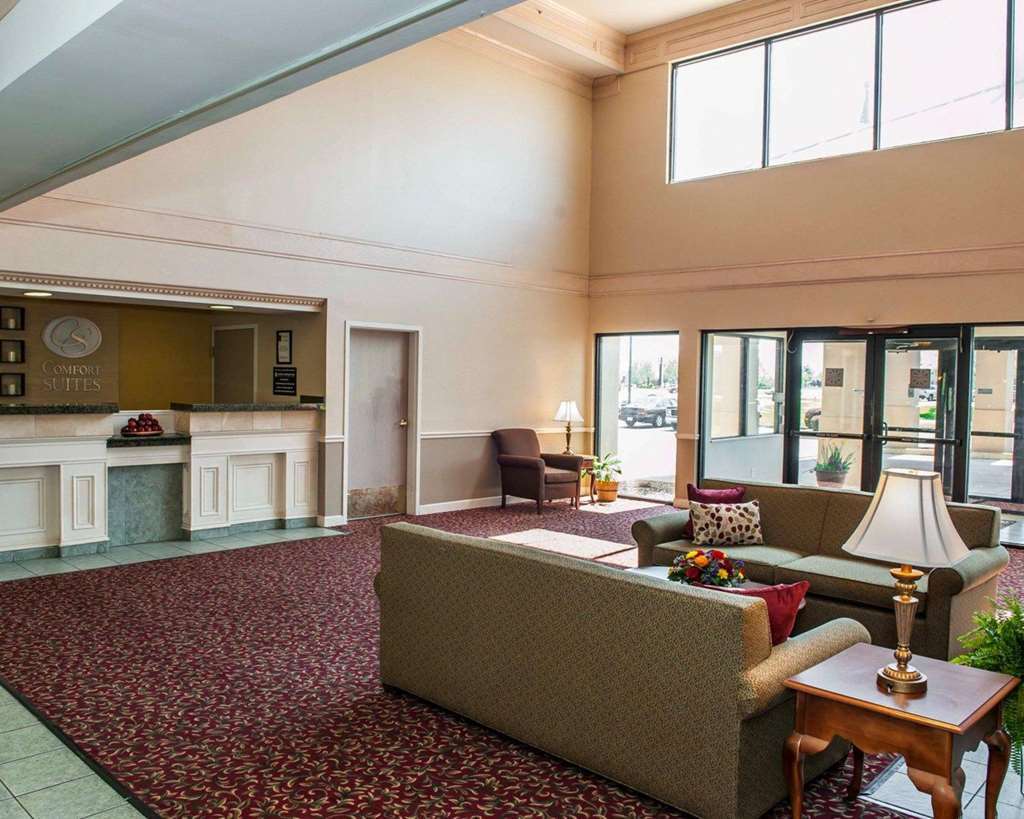 Comfort Suites Lafayette University Area Interior photo