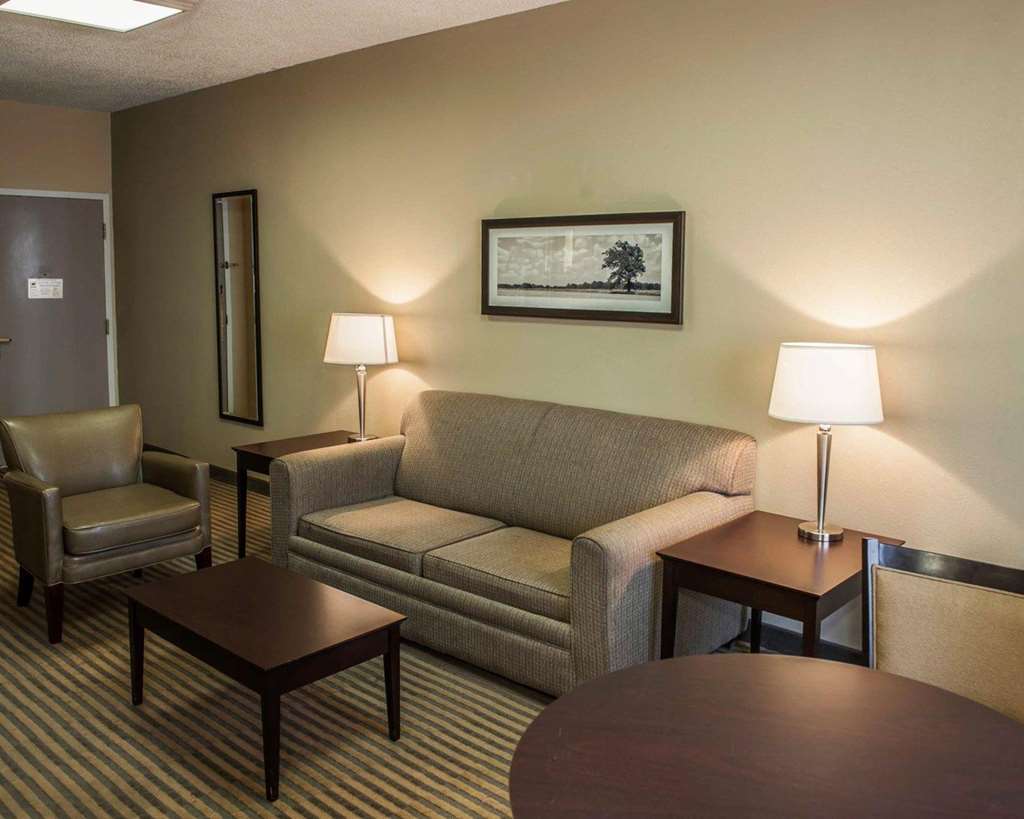 Comfort Suites Lafayette University Area Room photo