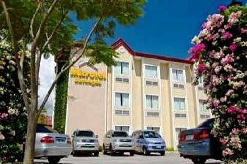 Microtel By Wyndham Batangas Santo Tomas Exterior photo