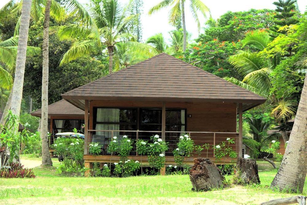 Oure Lodge Beach Resort Kuto Exterior photo