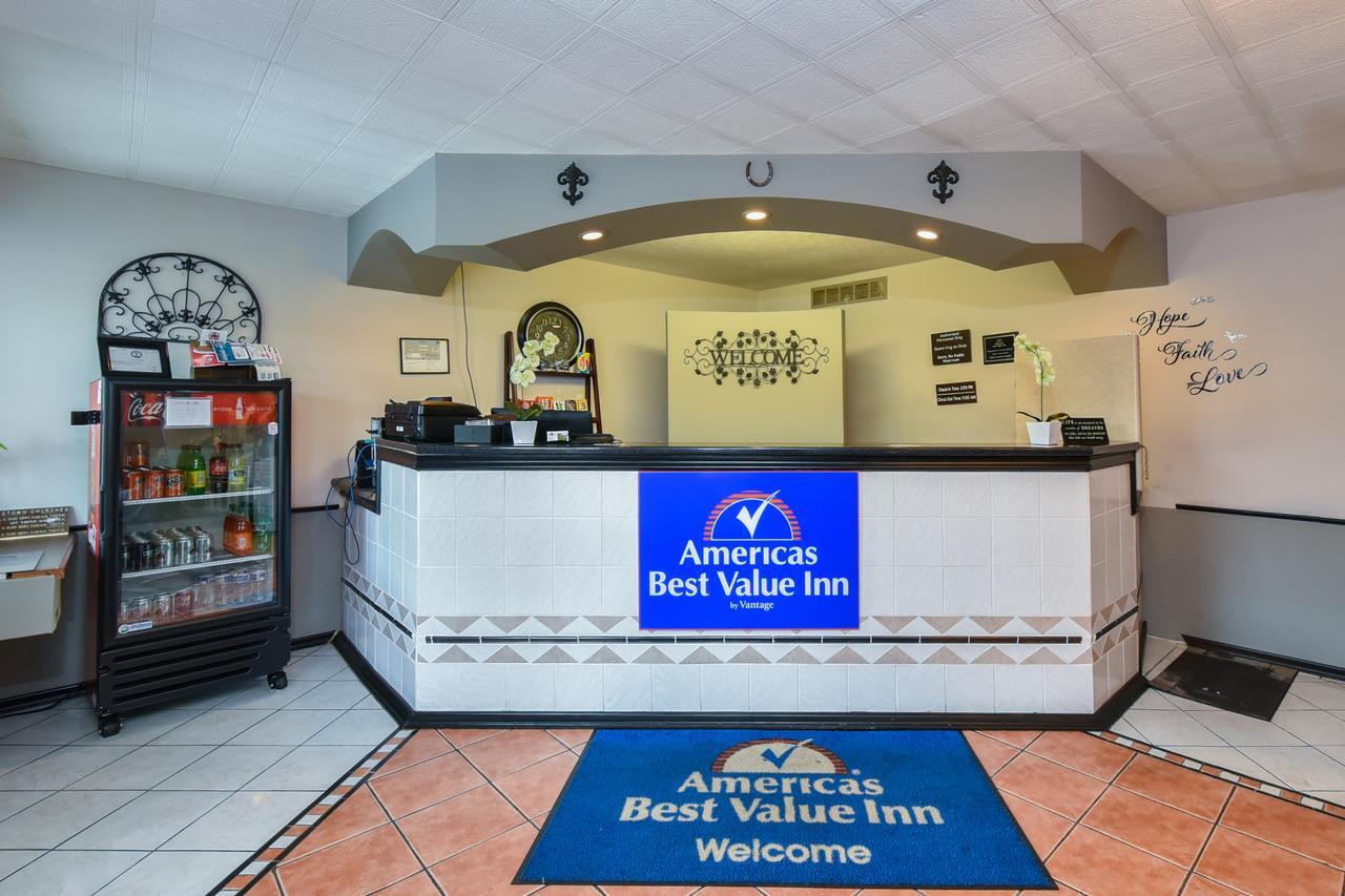 Americas Best Value Inn & Suites Williamstown Exterior photo