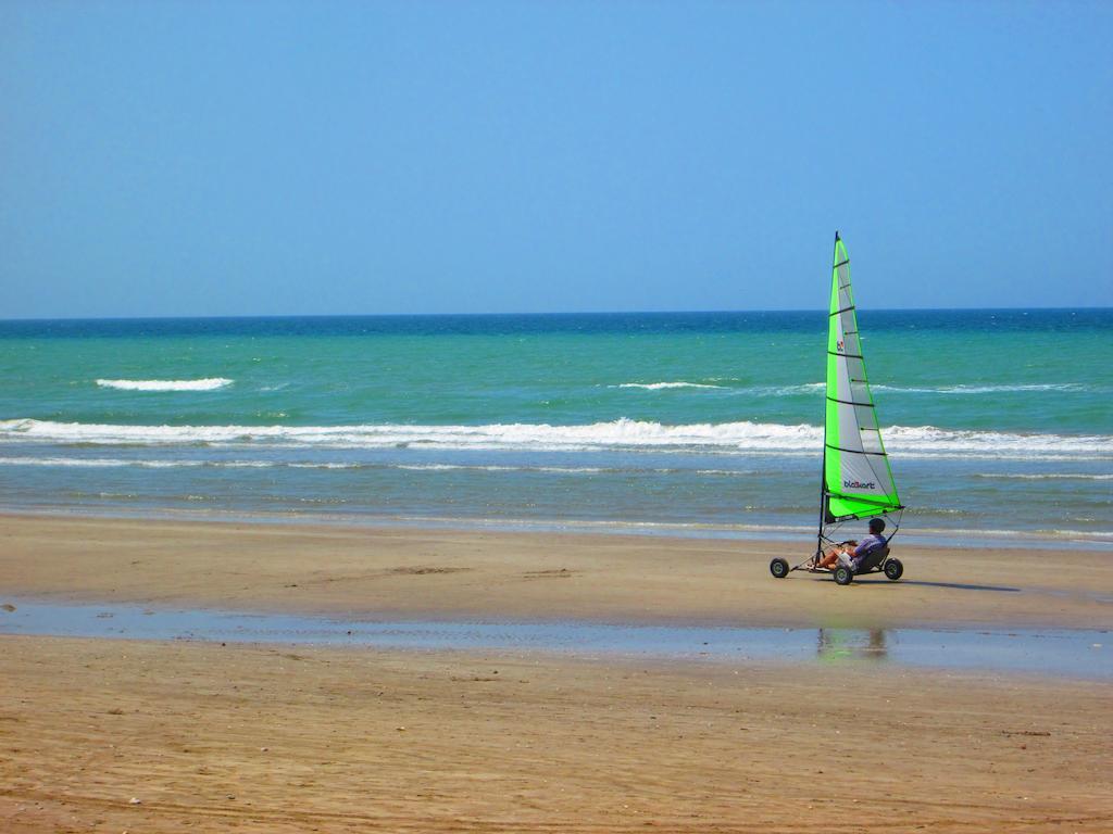 Beach Bay Hotel Muscat Exterior photo