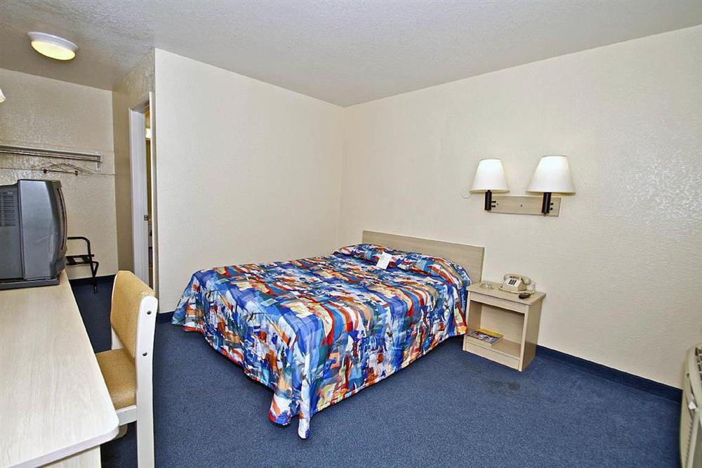Motel 6-Westminster, Ca - South - Long Beach Area Room photo