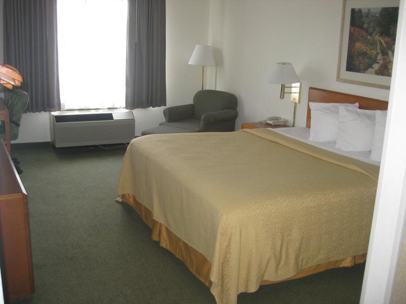 Econo Lodge Inn & Suites Johnson City Room photo