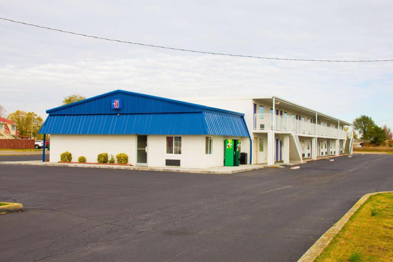 Country Yard Inn And Suites Sikeston Exterior photo
